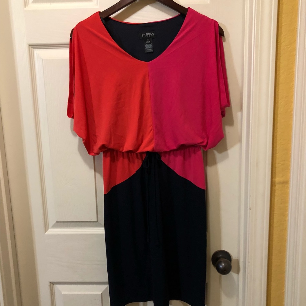 Color block tie waist dress